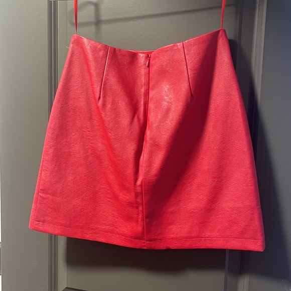 Red mini leather skirt NWT - Picture 2 of 3
